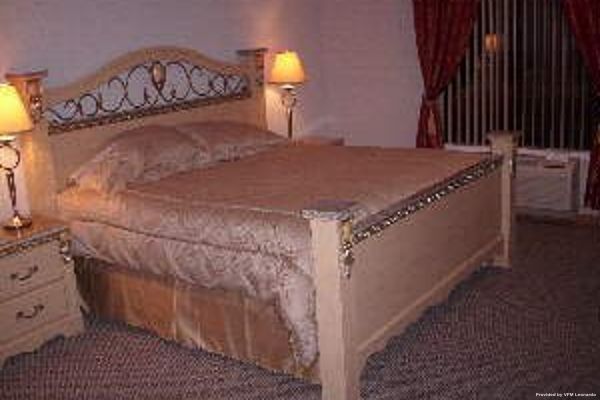 CHATEAU ROYALE INN (Lake Geneva)